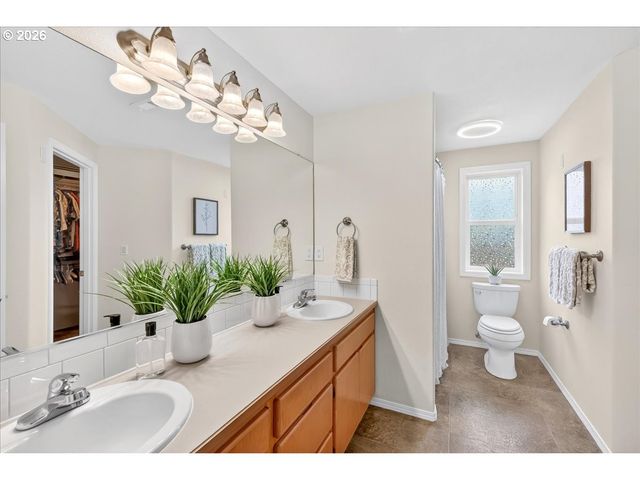 3039 Ne 1ST Ct, Hillsboro, OR 97124