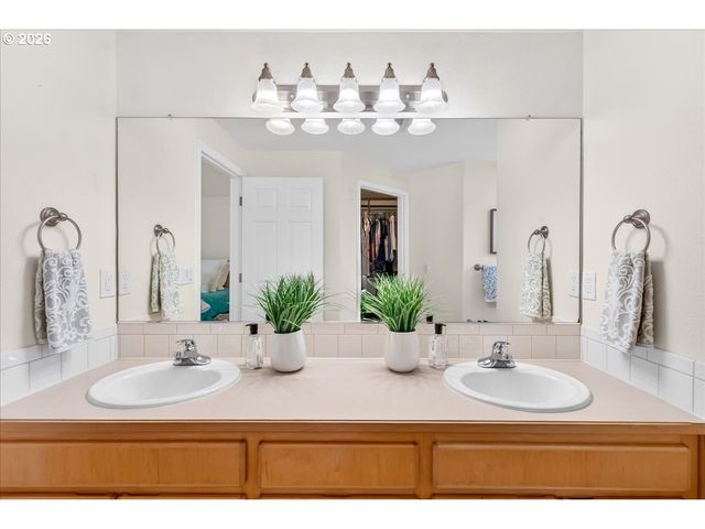 3039 Ne 1ST Ct, Hillsboro, OR 97124