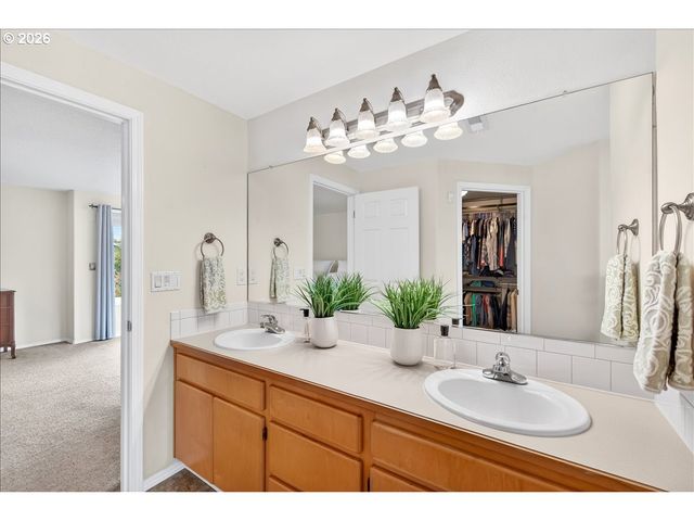 3039 Ne 1ST Ct, Hillsboro, OR 97124