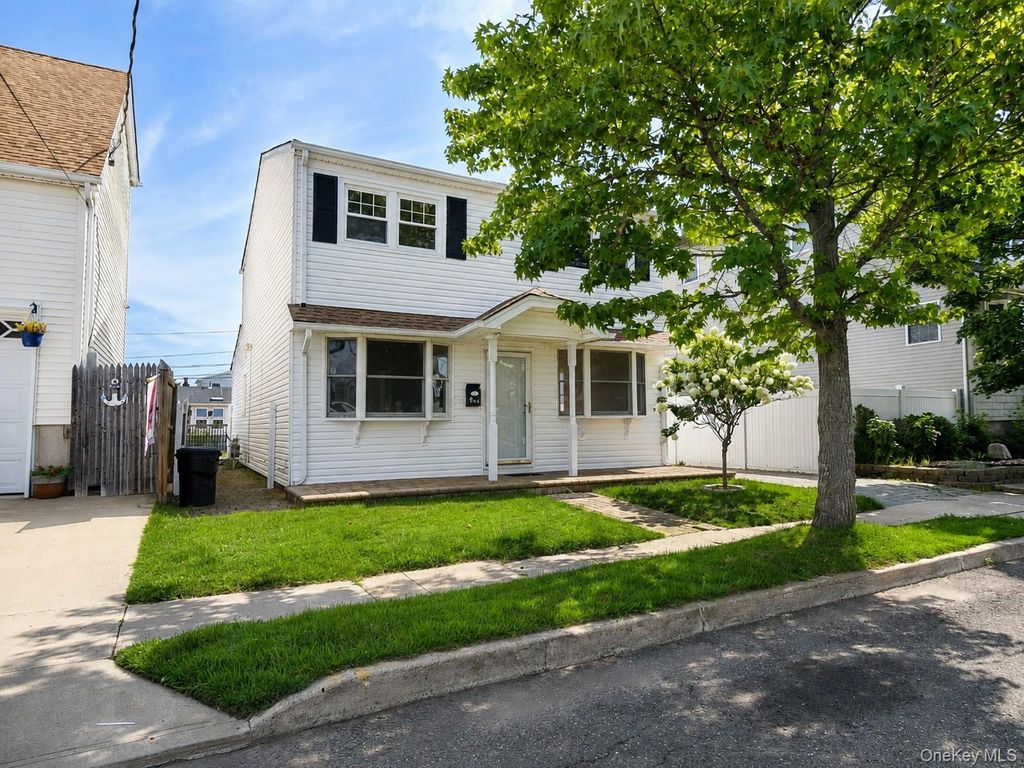 644 South 8th Street, West Babylon, NY 11757 — photo 2