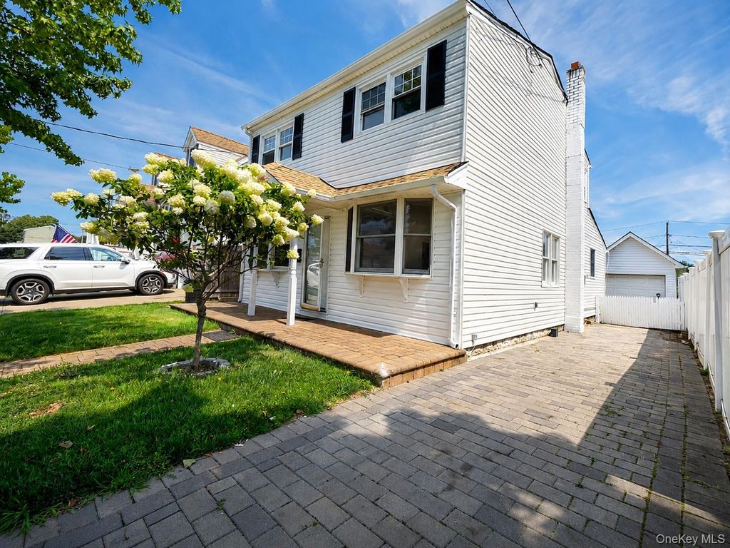 644 South 8th Street, West Babylon, NY 11757 — photo 3