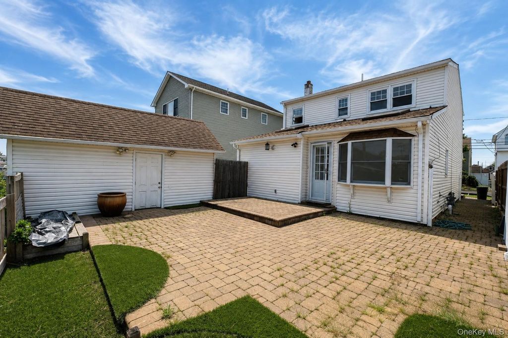644 South 8th Street, West Babylon, NY 11757 — photo 4