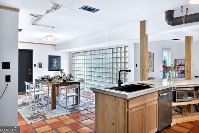 102 Stuart Street, Savannah, GA 31405