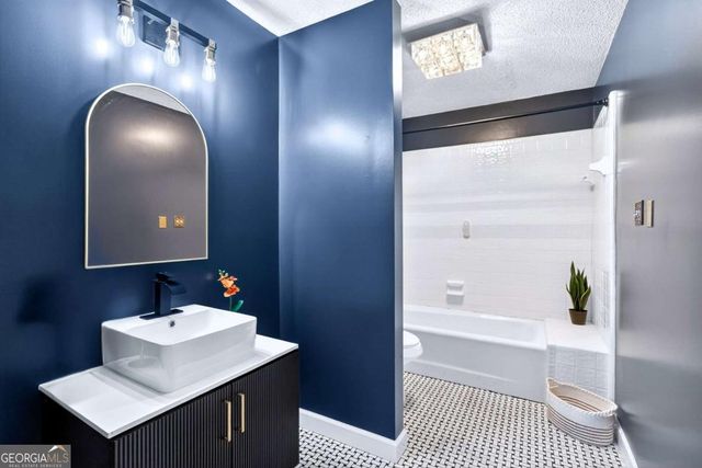 102 Stuart Street, Savannah, GA 31405