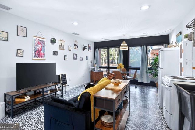 102 Stuart Street, Savannah, GA 31405