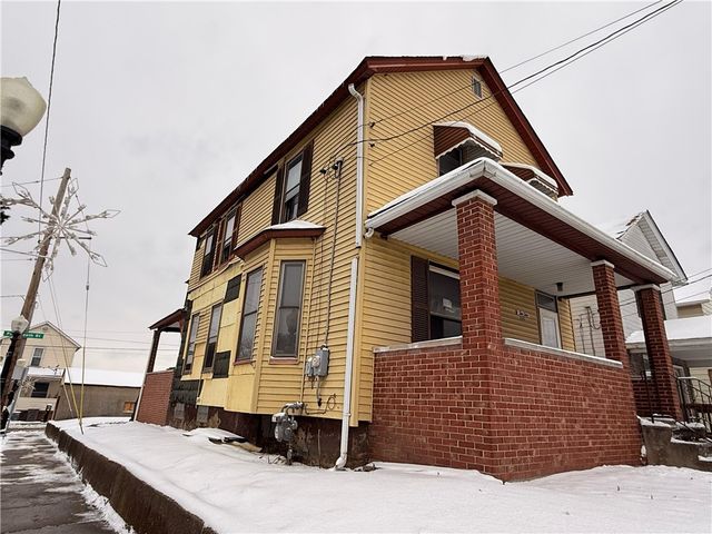 230 13th St, Ellwood City, PA 16117