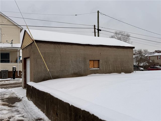 230 13th St, Ellwood City, PA 16117