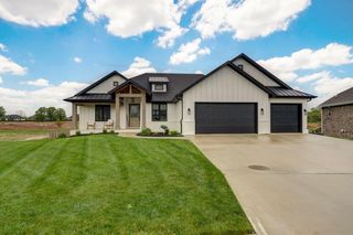 719 North Fox Hill Circle, Nixa, MO 65714