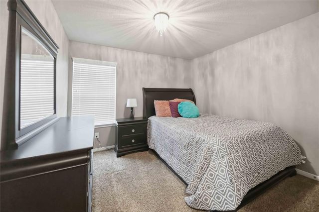 712 Rim Water Drive, Alvin, TX 77511