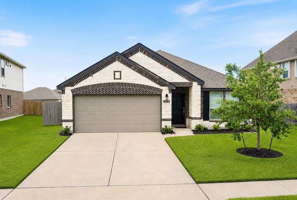 712 Rim Water Drive, Alvin, TX 77511