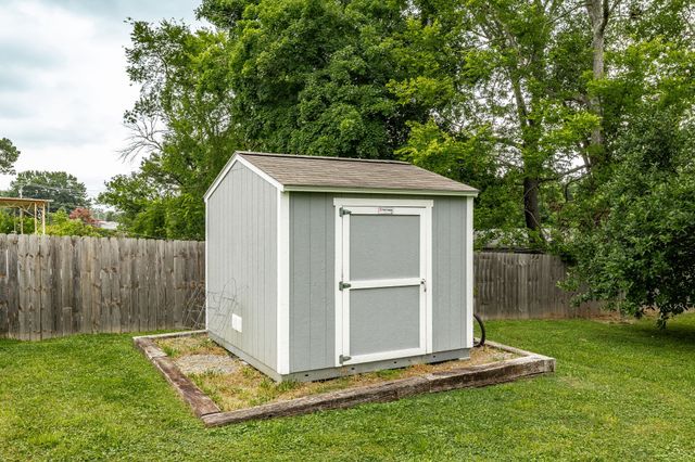 1934 Valley Park Dr, Nashville, TN 37216