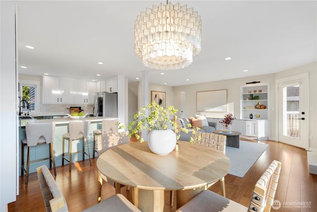 3241 32nd Avenue W, Seattle, WA 98199