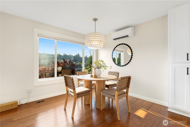 3241 32nd Avenue W, Seattle, WA 98199