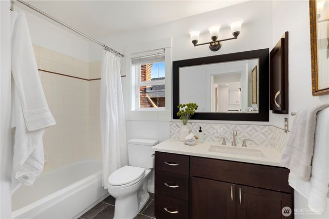 3241 32nd Avenue W, Seattle, WA 98199