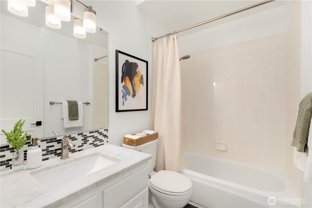 3241 32nd Avenue W, Seattle, WA 98199