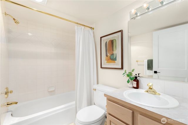 3241 32nd Avenue W, Seattle, WA 98199