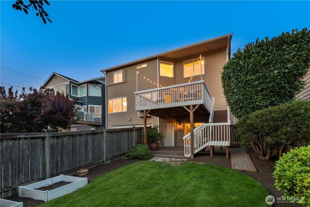 3241 32nd Avenue W, Seattle, WA 98199