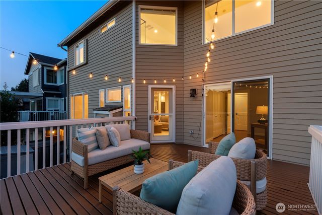 3241 32nd Avenue W, Seattle, WA 98199