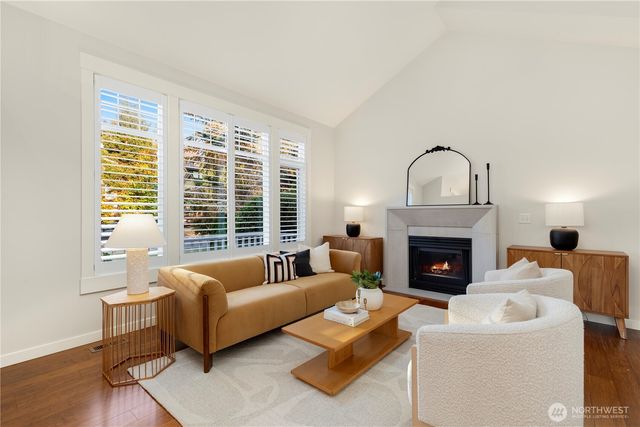 3241 32nd Avenue W, Seattle, WA 98199