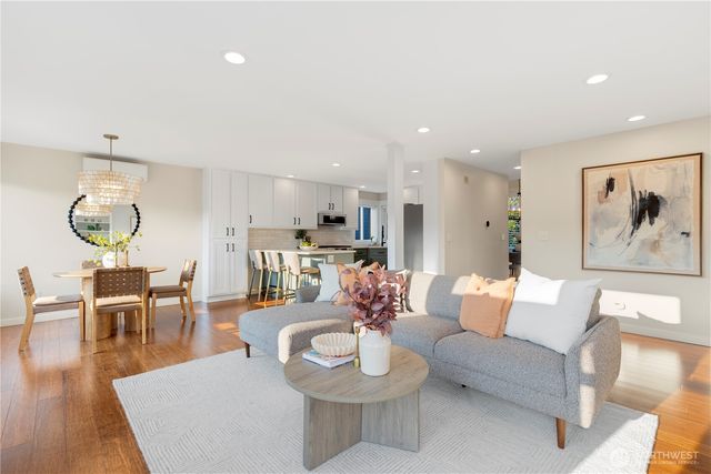 3241 32nd Avenue W, Seattle, WA 98199
