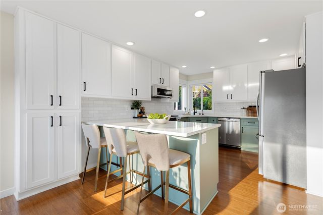 3241 32nd Avenue W, Seattle, WA 98199