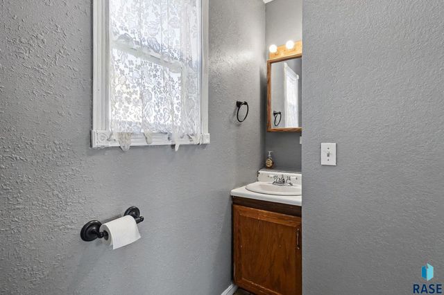 706 N French Ave Avenue, Sioux Falls, SD 57103