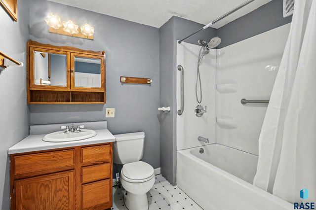 706 N French Ave Avenue, Sioux Falls, SD 57103