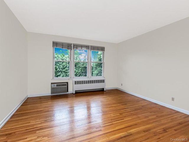 25 Trinity Place 3J, New Rochelle, NY 10805