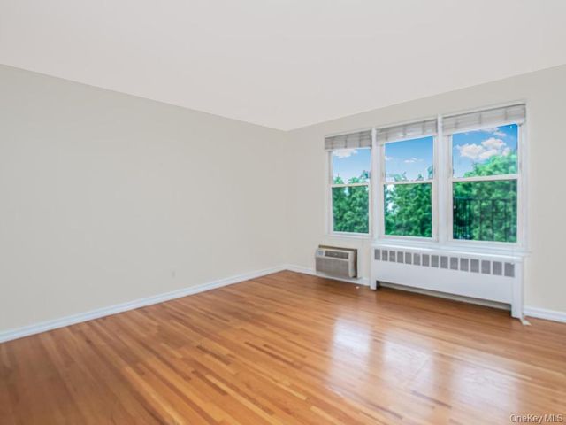 25 Trinity Place 3J, New Rochelle, NY 10805