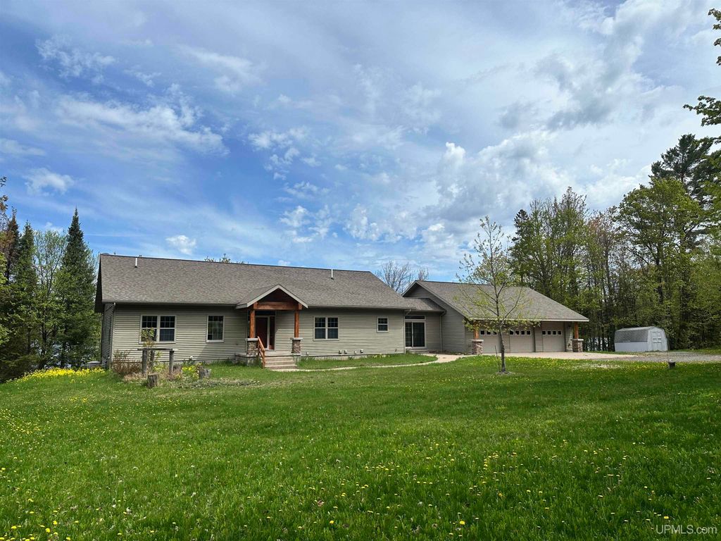 23 Chipman Drive, Ishpeming, MI 49849