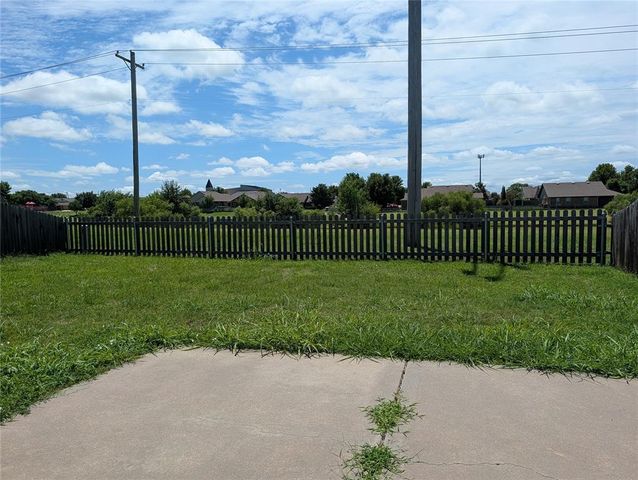 1004 SW 156th Street, Oklahoma City, OK 73170