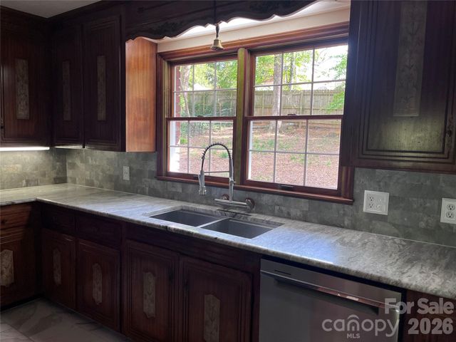231 Davis Drive, Morganton, NC 28655