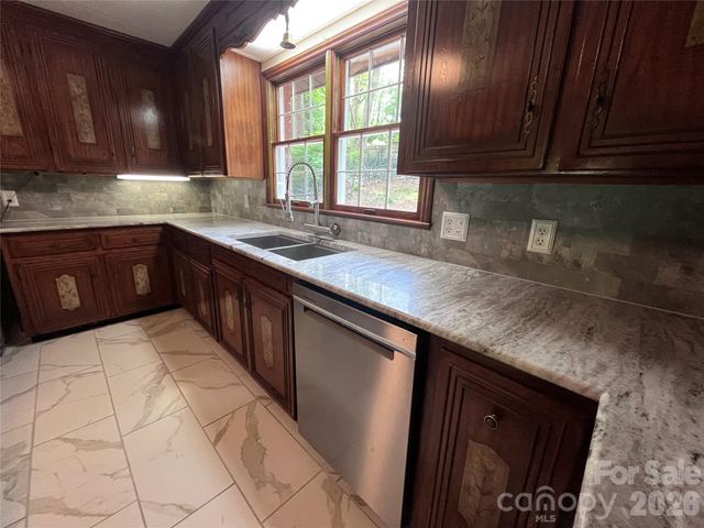 231 Davis Drive, Morganton, NC 28655