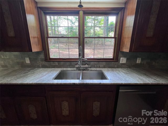 231 Davis Drive, Morganton, NC 28655