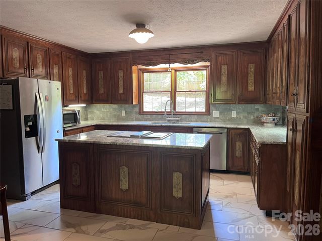 231 Davis Drive, Morganton, NC 28655