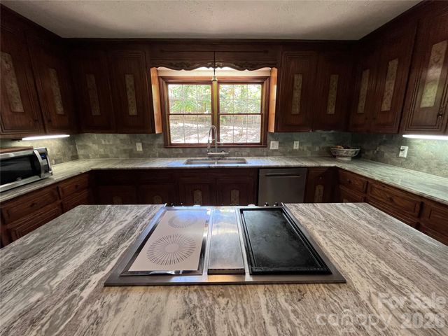 231 Davis Drive, Morganton, NC 28655