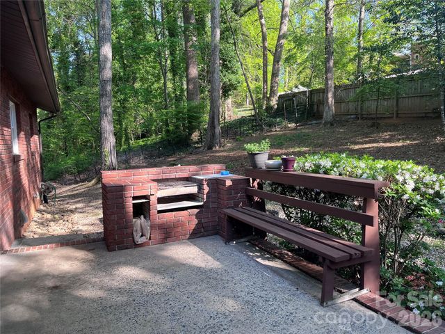 231 Davis Drive, Morganton, NC 28655