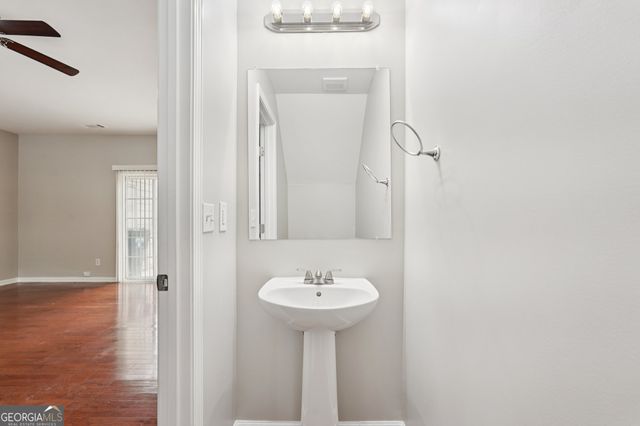 3034 Deerborne Ct SW, Atlanta, GA 30331