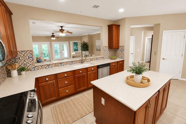 704 Independence Creek LN, Georgetown, TX 78633