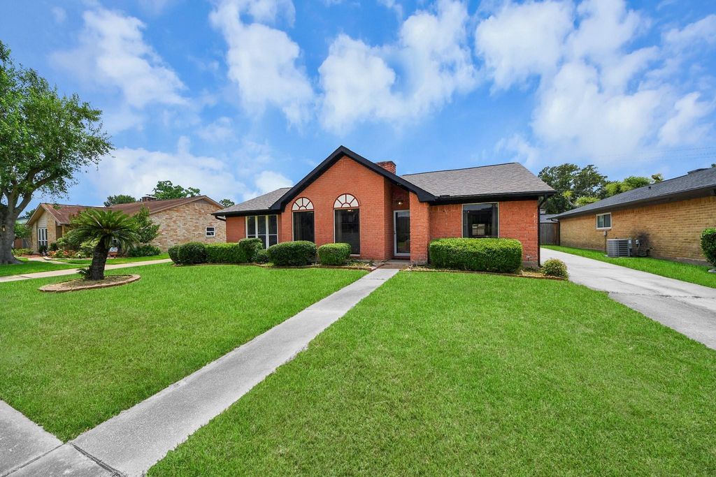 11526 Sagevale Lane, Houston, TX 77089