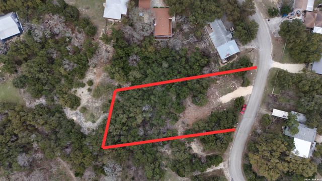 1466 & 1476 Paradise Dr, Canyon Lake, TX 78133