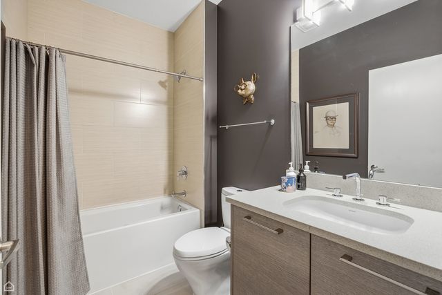 1611 N Hermitage Avenue 303, Chicago, IL 60622