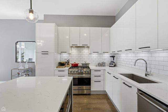 1611 N Hermitage Avenue 303, Chicago, IL 60622