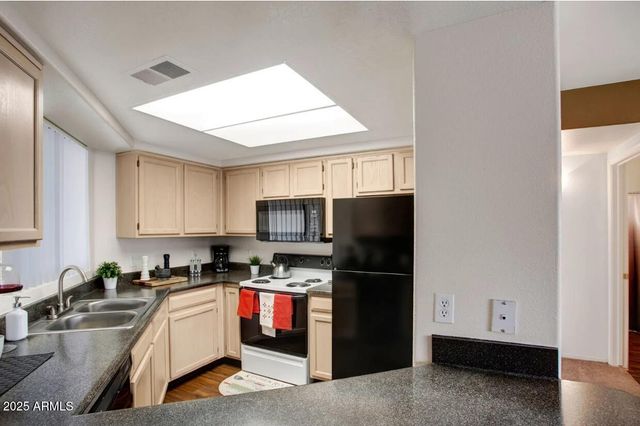 1550 E THUNDERBIRD Road A1, Phoenix, AZ 85022