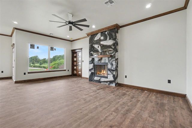 3921 NE Water Edge Dr, Lawton, OK 73507