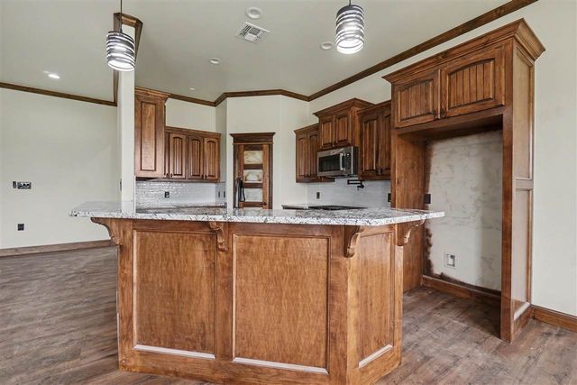 3921 NE Water Edge Dr, Lawton, OK 73507