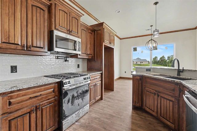 3921 NE Water Edge Dr, Lawton, OK 73507
