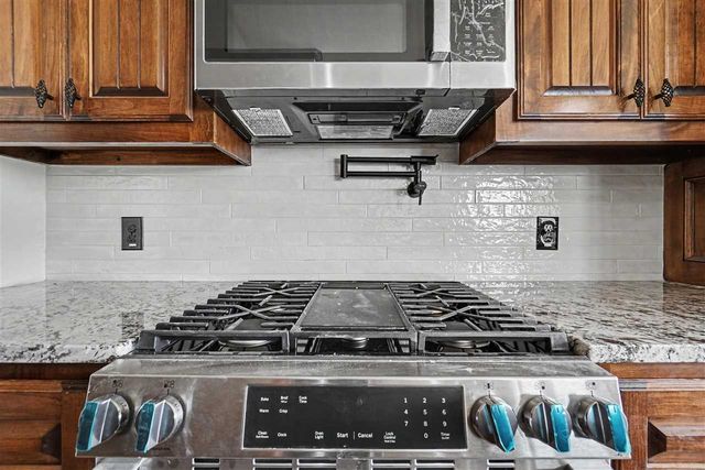 3921 NE Water Edge Dr, Lawton, OK 73507