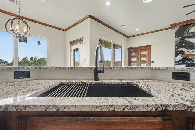 3921 NE Water Edge Dr, Lawton, OK 73507