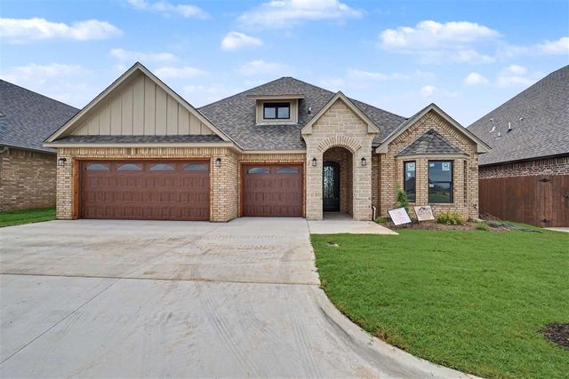 3921 NE Water Edge Dr, Lawton, OK 73507